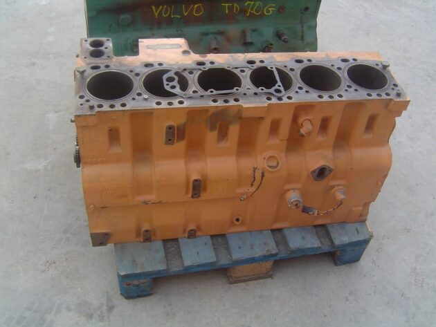 CASE  821   - BLOQUE MOTOR CUMMINS CT8.3 CON CAMISAS - Imagen 2