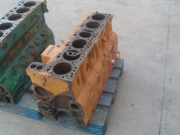 CASE  821   - BLOQUE MOTOR CUMMINS CT8.3 CON CAMISAS