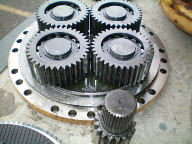 CASE  821B  4474 xxx 249 ZP ; 4474 304 054 ZP - TAPA REDUCCIÓN TRASERA