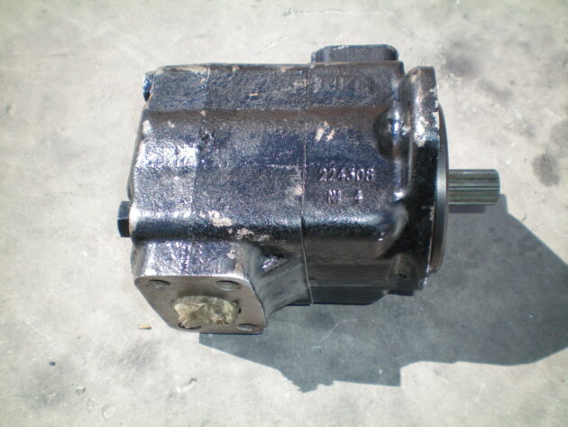 CASE  821B   - BOMBA DE DIRECCIÓN - Imagen 4