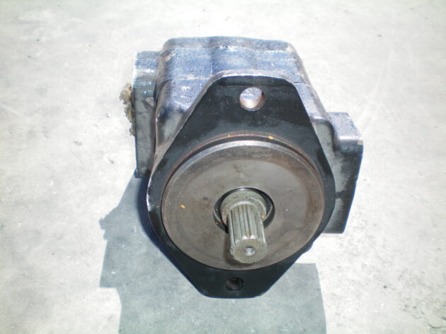 CASE  821B   - BOMBA DE DIRECCIÓN