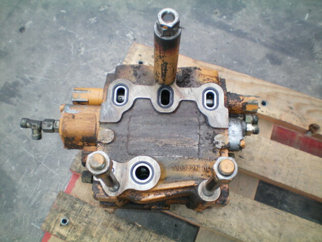 CASE   888B   - DISTRIBUIDOR DE PLUMA