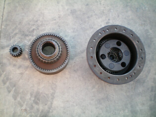 CASE  1102-D VIBROMAX   - PIÑON CENTRAL REDUCCION TRASERA - Imagen 3