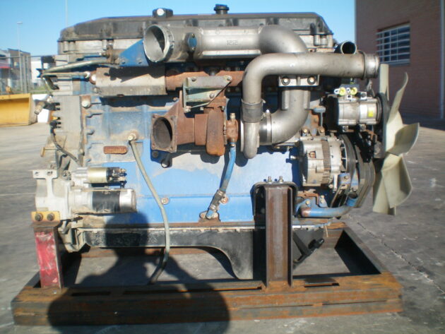 VARIOS     - MOTOR TÉRMICO HYUNDAI D6CA CON PARTE ELÉCTRICA