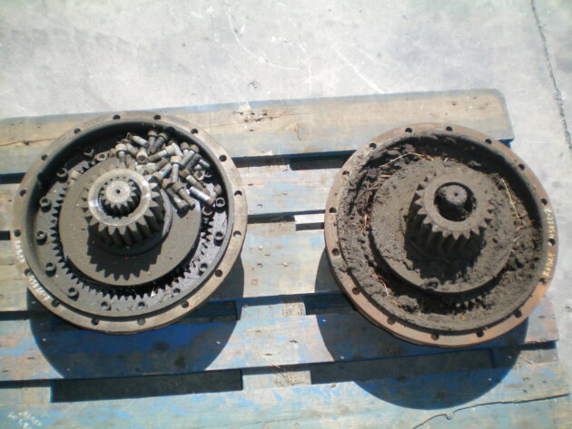 HYUNDAI  ROBEX 450LC-7   - TAPA DE MANDO FINAL