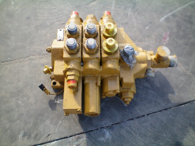 CATERPILLAR   428  9T-6397 - DISTRIBUIDOR DE PALA - Imagen 2
