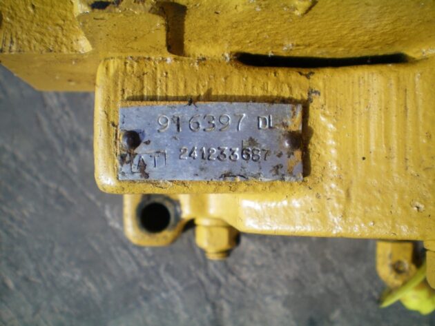 CATERPILLAR   428  9T-6397 - DISTRIBUIDOR DE PALA - Imagen 3