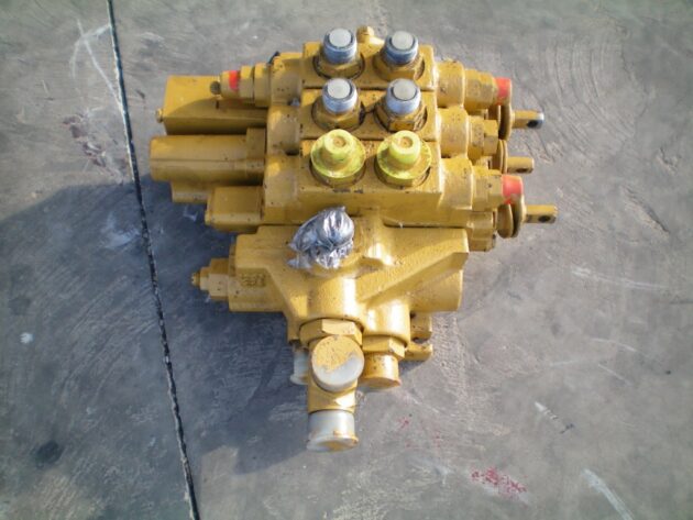 CATERPILLAR   428  9T-6397 - DISTRIBUIDOR DE PALA - Imagen 4