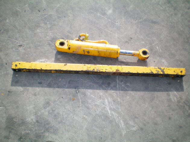 JCB  2CX  55308300 - CILINDRO DE DIRECCIÓN TRASERO - Imagen 2