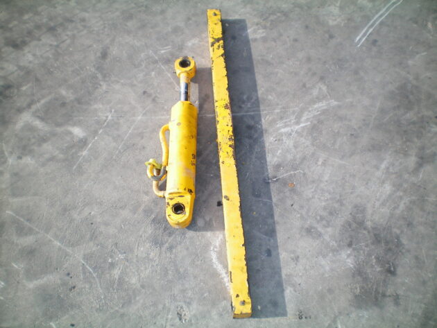 JCB  2CX  55308300 - CILINDRO DE DIRECCIÓN TRASERO - Imagen 3