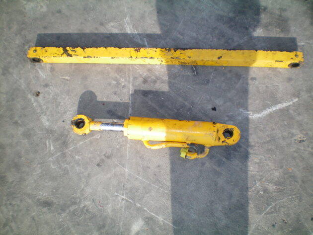 JCB  2CX  55308300 - CILINDRO DE DIRECCIÓN TRASERO