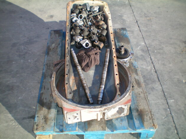 O&K   L45B   - ENVOLVENTE DE MOTOR CON CORONA