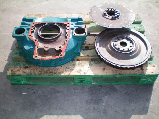 VOLVO  A35  4778481 - ENVOLVENTE, VOLANTE MOTOR Y CHAPA - Imagen 2
