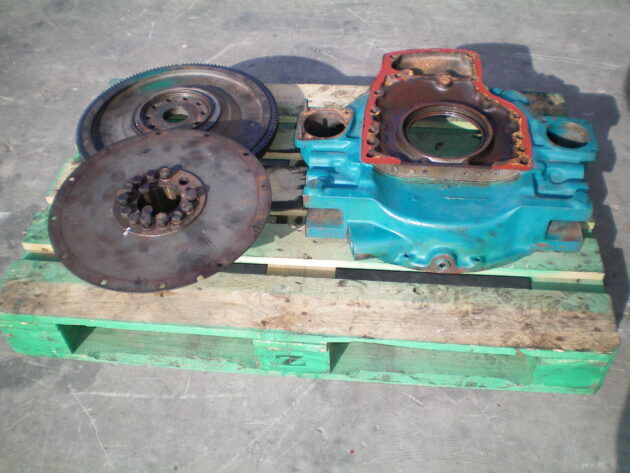 VOLVO  A35  4778481 - ENVOLVENTE, VOLANTE MOTOR Y CHAPA - Imagen 4