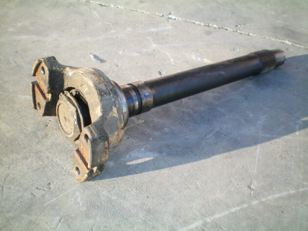 VOLVO   A35C  11056071 - EJE DE CONEXIÓN DE DIFERENCIAL INTERME A TRASERO Y PLATO - Imagen 2
