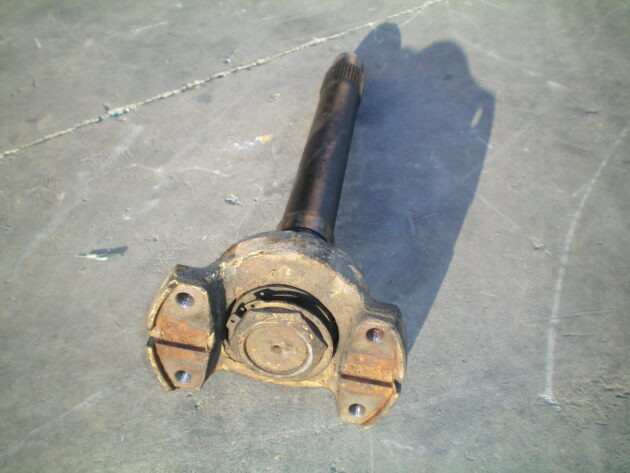 VOLVO   A35C  11056071 - EJE DE CONEXIÓN DE DIFERENCIAL INTERME A TRASERO Y PLATO - Imagen 4