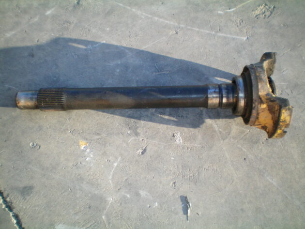 VOLVO   A35C  11056071 - EJE DE CONEXIÓN DE DIFERENCIAL INTERME A TRASERO Y PLATO