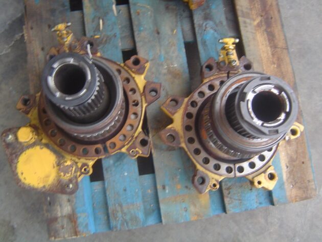 VOLVO A35C - 4870082 - SPINDLE MIDDLE / REAR - Image 3