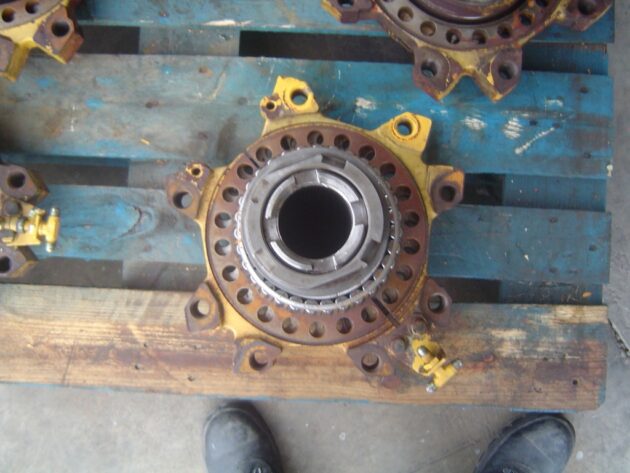 VOLVO A35C - 4870082 - SPINDLE MIDDLE / REAR - Image 4