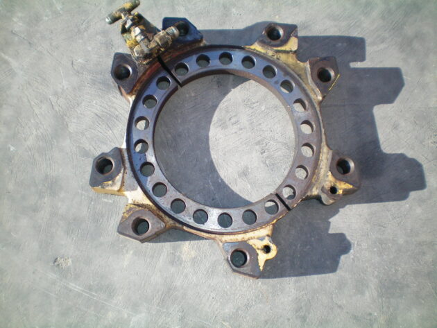 VOLVO   A35C  11034032 / 11034033 - SOPORTE PINZA DE FRENO