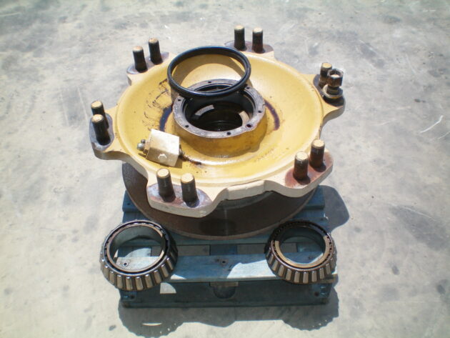 CATERPILLAR   769C  6G-6439 - BUJE DELANTERO IZQUIERDO CON DISCOS DE FRENO
