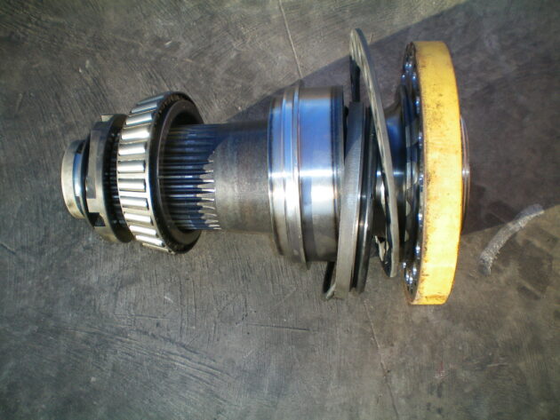 VOLVO   A40  11035871 - MANGÓN DEL EJE INTERMEDIARIO