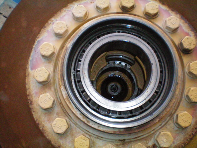CATERPILLAR   771D  6G-6439 - BUJE DELANTERO DERECHO - Imagen 3
