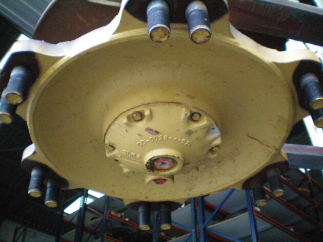 CATERPILLAR   771D  6G-6439 - BUJE DELANTERO DERECHO - Imagen 5