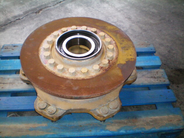 CATERPILLAR   771D  6G-6439 - BUJE DELANTERO DERECHO