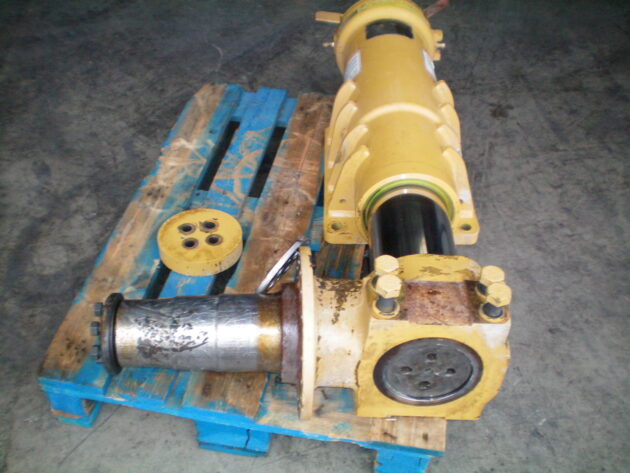 CATERPILLAR   771D  6G-6430 - MANGUETA DERECHA É IZQUIERDA - Imagen 2