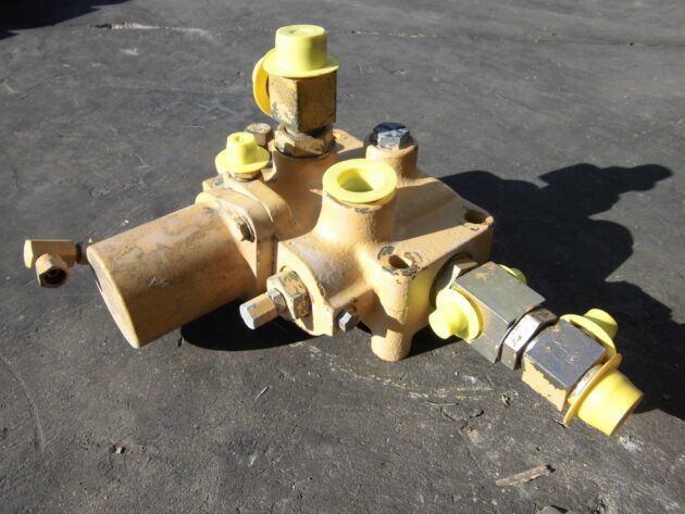 CATERPILLAR   771D  9T-4769 - DISTRIBUIDOR DE FRENO - Imagen 3