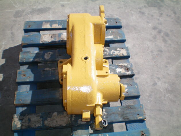 CATERPILLAR  777  9D-2735 - CAJA DE TRANSFERENCIAS DE BOMBAS - Imagen 2