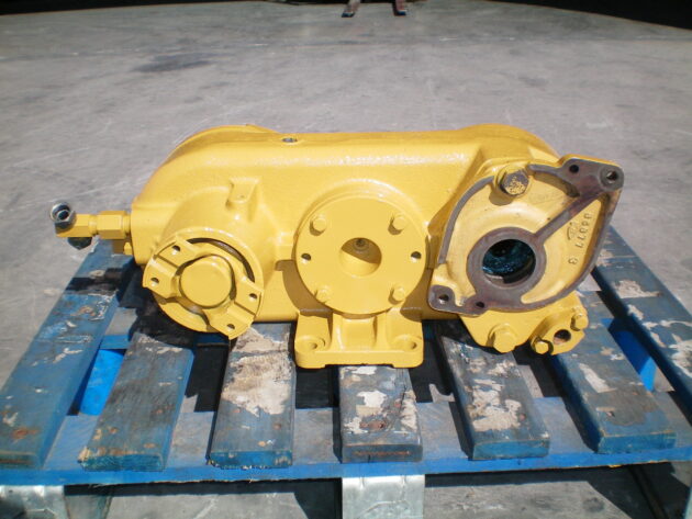 CATERPILLAR  777  9D-2735 - CAJA DE TRANSFERENCIAS DE BOMBAS - Imagen 3