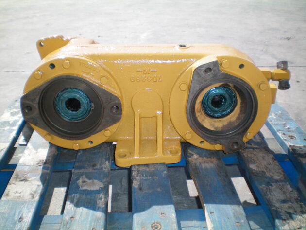 CATERPILLAR  777  9D-2735 - CAJA DE TRANSFERENCIAS DE BOMBAS