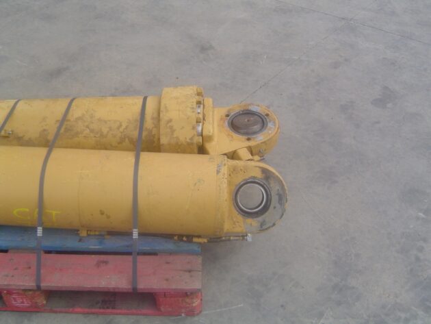CATERPILLAR   777B  8J-8924 - CILINDRO ELEVACION DE VOLQUETE - Imagen 3