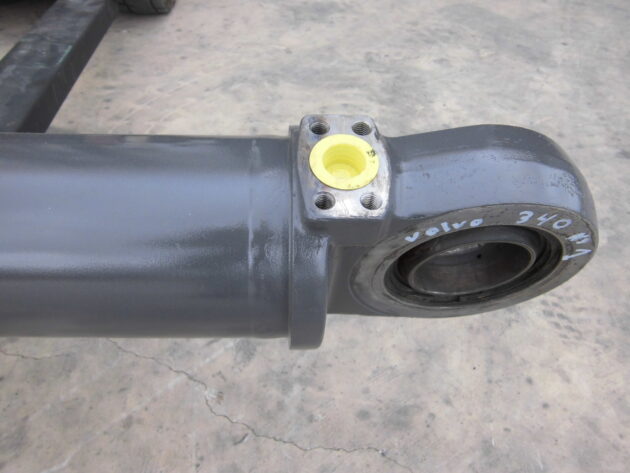 VOLVO   EC340  14344618 - BOTELLA DE ELEVACIÓN PLUMA - Imagen 3