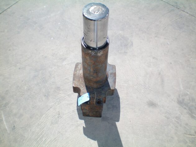 VOLVO  EC340 - 11700932 - CHAIN TENSIONER CYLINDER - Image 3