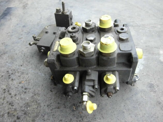 VOLVO   EC340  14343567 - DISTRIBUIDOR DE GIRO