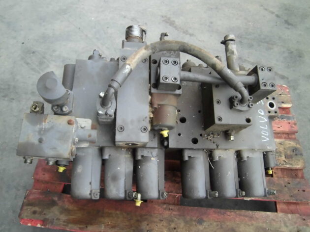 VOLVO   EC340  14344261 / 14344260 - DISTRIBUIDOR PRINCIPAL - Imagen 2