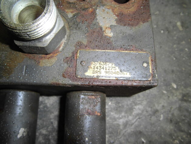 VOLVO   EC340  14341275 - TACO DE CEBADO DE MOTOR DE GIRO - Imagen 5