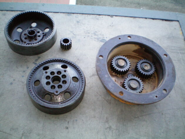 JCB  3CX  45010204 - CORONA TAPA REDUCTORA