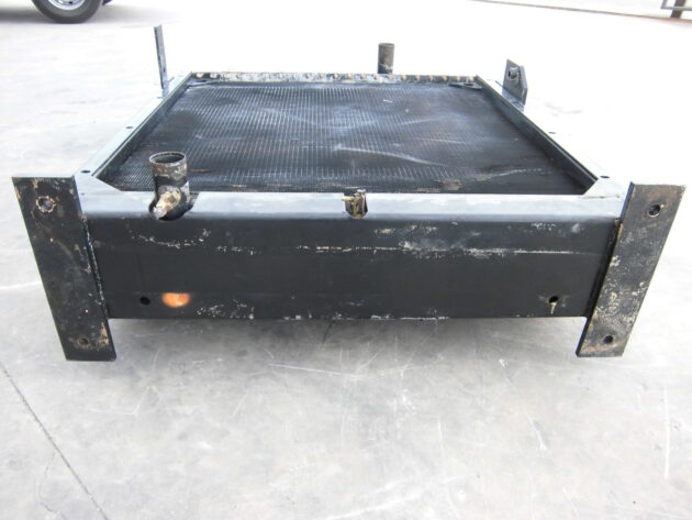 DAEWOO  SOLAR 420LCV - 13F51000 - WATER RADIATOR - Image 2