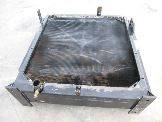 DAEWOO  SOLAR 420LCV - 13F51000 - WATER RADIATOR