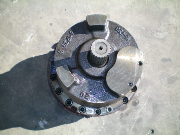 JCB   JS 240   - MOTOR DE TRANSLACIÓN - Imagen 2