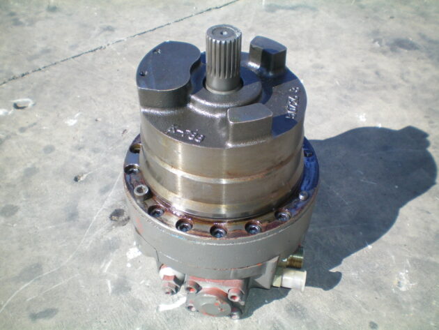 JCB   JS 240   - MOTOR DE TRANSLACIÓN - Imagen 3