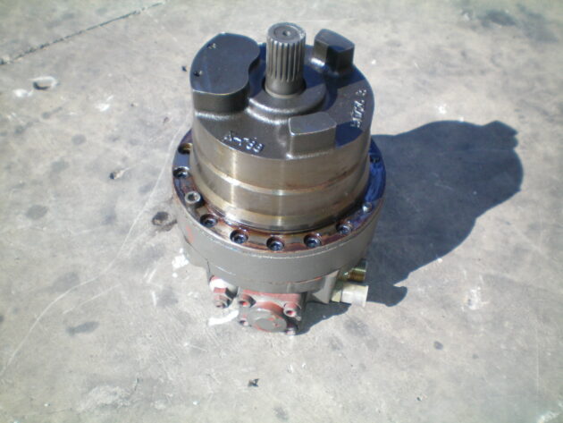 JCB   JS 240   - MOTOR DE TRANSLACIÓN - Imagen 4