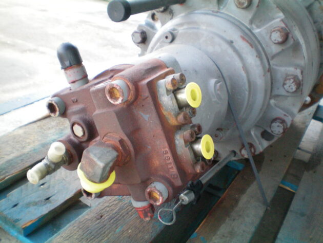 FIAT-HITACHI   EX700BE   - REDUCTOR Y MOTOR DE GIRO - Imagen 2