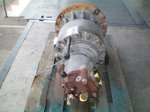 FIAT-HITACHI   EX700BE   - REDUCTOR Y MOTOR DE GIRO - Imagen 3