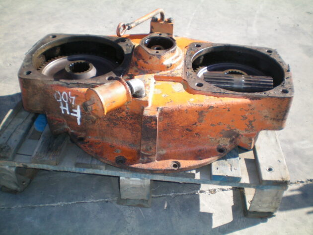 FIAT-HITACHI   FH400LCH   - CAJA DE TRANSFERENCIAS DE BOMBAS - Imagen 4