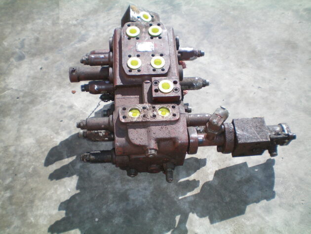 POCLAIN  170CKB - 774532 - SWING CONTROL VALVE & TRAVEL FDG3H19A - Image 3